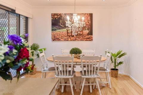 The Arcadia - Entire Luxurious English Cottage With Huge Privacy Near CBD - Port Augusta Accommodation 1
