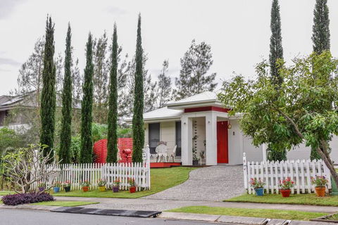 The Arcadia - Entire Luxurious English Cottage With Huge Privacy Near CBD - Port Augusta Accommodation 2