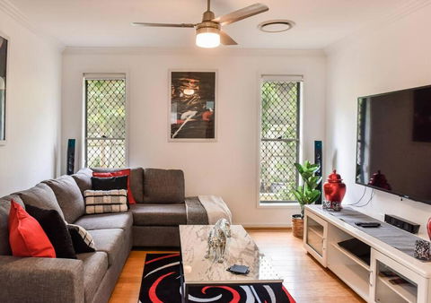 The Arcadia - Entire Luxurious English Cottage With Huge Privacy Near CBD - Port Augusta Accommodation 3