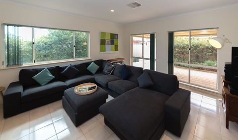 Beachside At Normanville - 7 Ronald Street - Port Augusta Accommodation 0