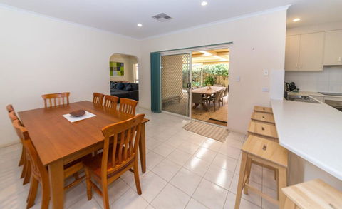 Beachside At Normanville - 7 Ronald Street - Port Augusta Accommodation 2