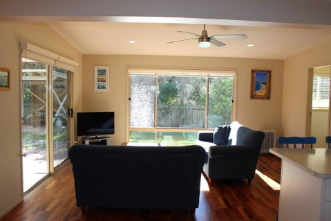 BEACHSIDE VILLA 2 - Port Augusta Accommodation 3