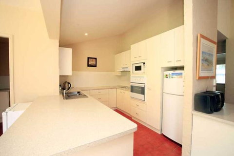 BEACHSIDE VILLA 2 - Port Augusta Accommodation 0