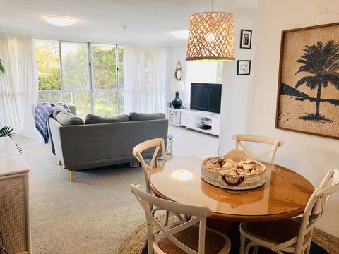 Beachy, Bright, And The Best Location On The GC! - Port Augusta Accommodation 0