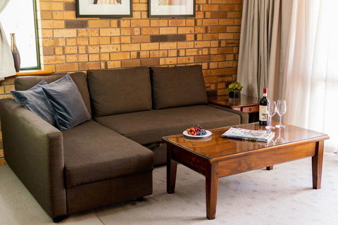 Blickinstal Barossa Valley Retreat - Port Augusta Accommodation 2