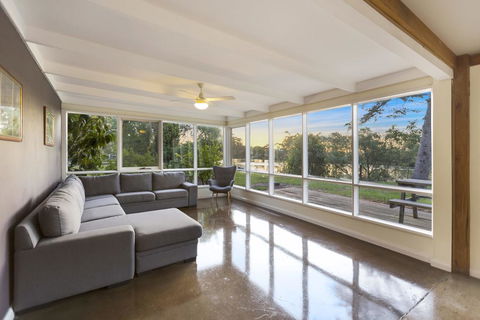 Bluff View River House - Stunning Riverfront - Port Augusta Accommodation 3