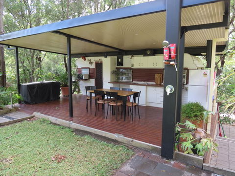 BoBRENE On Tamborine Nude Retreat - Cosy Chalet - Port Augusta Accommodation 3