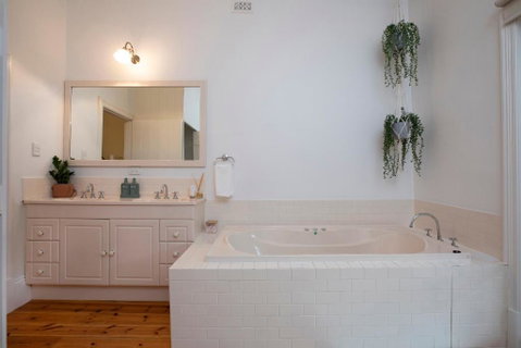 The Retreat In Basket Range - Port Augusta Accommodation 3
