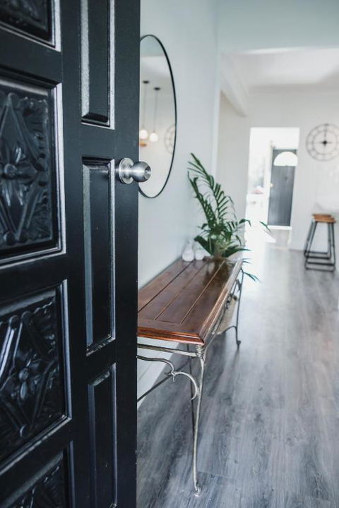 White On Wright Clare - Port Augusta Accommodation 2