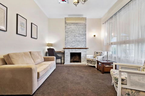 White On Wright Clare - Port Augusta Accommodation 3