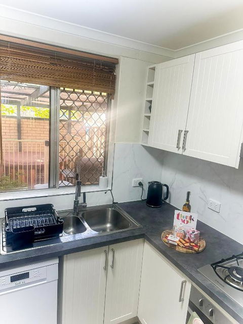 Queen Of The Desert Villa Secure & Gated 2 Bdrm Home - Port Augusta Accommodation 2
